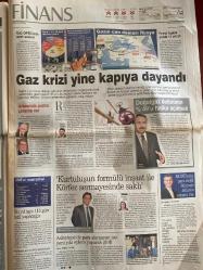 SABAH GAZETESİ DOĞUM GÜNÜ HEDİYESİ - 2 OCAK 2009 - TAM TAKIM 26 SAYFADIR -Abdullah Gül - Tuncay - Mutlu Yılmaz - Muhtar Kent - Adnan Polat - Baros - Hakan Şükür - Seric - Tjikuzu - Lucas Neill - Ersin Özince - Hasan Köktaş - Barış Aydın - Ünal Sanlı - Kemal Unakıtan - Bülent Özürgün - Fortis Yatırım - Hanefi Doğan - Ekrem Demirtaş - Nouriel Roubini - Bu yıl anayasa değişmeli - Kombi’ne ihmal - Kardeşimiz Gökçek - En iyisi Fener’di - Belözoğlu’ndan ikinci imza - Gölgesinden çekinmedim - West Ham teklif bekliyor - Seriç diretiyor Tjikuzu bekliyor - Gaz krizi yine kapıya dayandı - Kurtuluşun formülü inşaat ile Körfez sermayesinde saklı - Enflasyon korkutmayacak büyüme-işsizlik can yakacak - ABD Hazinesi Kurtarma Fonu’nun ilk dilimini aştı - Karikatür adı: Bizimcity - Çizer: Salih Memecan-Eriş Kuyumcuoğlu - Özgür Atilla - Oğuz Tosunhan - Tarık Yılmaz - Büşra Dök - Can Öztosun - Ceren Okkalı - Mehmet Barlas - Yedi üniversiteli doğalgaz kurbanı - İhmaller zinciri - Saat saat facia - Otopsi