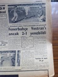 Cumhuriyet Gazetesi - 13 Aralık 1957 - Türkiye dün birleşmiş milletleri ikaz etti - meclise ait iç tüzük  tasarısı görüşülüyor - Fatin Rüştü Zorlu Paris'e gitti - Kıbrıs'ta Türk köylerinde müdafaa hazırlığı başladı - Van Özalp'te 33 vatandaşın kurşunlanması hadisesi tahkikatı - İstanbul şehir tiyatrosunda Altan Karındaş Muzaffer Arslan Ve Haluk Sarıcı istifa etti fotoğraf - kültür sergisi fotoğraf - İstanbul rumları Atina'yı yalanlıyor - okullarda bir ayda 12 bin grip vakası - İstanbul Barosu genel kongresi sona eriyor - Mevlana pulları çıkıyor - Nabi Up isviçre'ye basın ateşesi oluyor - Kerkük Türklerinin bizden istedikleri - portakal fiyatında hakikatler yazan Burhan Felek - Cımbız Neriman Opereti Maksim tiyatrosunda - İstanbul Ankara Radyosu Programı - İstanbul belediyesi şehir tiyatroları dram kısmında Suların altındaki yol - Fenerbahçe Vestras'ı ancak 2 1 yenebildi fotoğraf - Ordu takımının antrenörü Sahir Gürkan - Fenerbahçe Galatasaray Beşiktaş dostluk paktı uzayacak