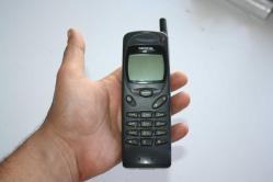 NOKİA 3110 CEP TELEFONU + ORJINAL O ZAMANDAN KALMA ORJINAL KILIFI ILE BERABER TAM KOLLEKSİYON (ANTİK KOLİ 22