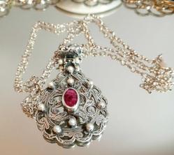 AKİK TAŞLI VE İNCİ DETAYLI GÜMÜŞ KOLYE UZUNLUK KLİPS KAPALI HALİYLE 37 CM