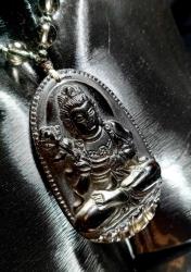 OBSİDYEN KRİSTALİ HİNT TANRI FİGÜRLÜ KOLYE UZUNLUK 35 CM