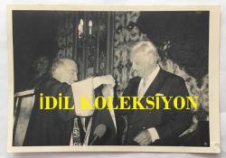 TÜRKİYE'DE İLAÇ SANAYİSİNİN KURUCULARINDAN MEHMET NEJAT FERİT ECZACIBAŞI'NIN ORİJİNAL FOTOĞRAFI - 12 x 9 cm EBADINDA -