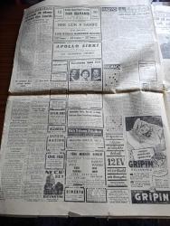 Cumhuriyet Gazetesi - 11 Temmuz 1954 - ah şu canım İstanbul yazan Nadir Nadi Başmakale - İhtikar Yapanlara Karşı Yeni Kararname Hazır - Ziraat Bankasının Köylüye Açtığı Kredi - Atletizm Müsabakalarında 1500 Metre Türkiye Rekoru Kıran Cahid Önel kupasını alırken fotoğraf - Kadınlar Birliği Anket Açtı - Şoförler Federasyonu Kongresi Dün Açıldı Fotoğraf - Açık Hava Tiyatrosunda Dün Geceki Hadise - Devlet Kuşu yazan Hasan Ali Yücel - Bütün Canlıları Yok Edebilecek Esrarlı Zerre Bulundu - 150 Yıl Evvel Meyvacılıkta Pek Çok İleri İmişiz röportajı yapan Reşad Enis - Hamiyet Yüceses  Perihan Altındağ Sabite Tur Gülerman  Sarayburnu Sahil Park Gazinosunda - Necip Bey Briyantini - Bu Günün En Meşhur Kadın Casusları Derleyen Tolun Alptekin Yazı Dizisi - Sarayların Aşk İlahesi Desiree Yazan Annemarie Selinko yazı dizisi- Sümerbank - Bir Ölüden 37 Yıl Sonra Gelen Mektup - İsmail Dümbüllü Kızkulesi Salacak plaj Gazinosu'nda  - Türkiye Emlak Kredi Bankası -  Münir Nurettin Selçuk Küçük Çiftlik Parkı
