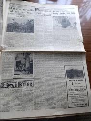 Cumhuriyet Gazetesi - 11 Temmuz 1954 - ah şu canım İstanbul yazan Nadir Nadi Başmakale - İhtikar Yapanlara Karşı Yeni Kararname Hazır - Ziraat Bankasının Köylüye Açtığı Kredi - Atletizm Müsabakalarında 1500 Metre Türkiye Rekoru Kıran Cahid Önel kupasını alırken fotoğraf - Kadınlar Birliği Anket Açtı - Şoförler Federasyonu Kongresi Dün Açıldı Fotoğraf - Açık Hava Tiyatrosunda Dün Geceki Hadise - Devlet Kuşu yazan Hasan Ali Yücel - Bütün Canlıları Yok Edebilecek Esrarlı Zerre Bulundu - 150 Yıl Evvel Meyvacılıkta Pek Çok İleri İmişiz röportajı yapan Reşad Enis - Hamiyet Yüceses  Perihan Altındağ Sabite Tur Gülerman  Sarayburnu Sahil Park Gazinosunda - Necip Bey Briyantini - Bu Günün En Meşhur Kadın Casusları Derleyen Tolun Alptekin Yazı Dizisi - Sarayların Aşk İlahesi Desiree Yazan Annemarie Selinko yazı dizisi- Sümerbank - Bir Ölüden 37 Yıl Sonra Gelen Mektup - İsmail Dümbüllü Kızkulesi Salacak plaj Gazinosu'nda  - Türkiye Emlak Kredi Bankası -  Münir Nurettin Selçuk Küçük Çiftlik Parkı