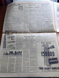 Cumhuriyet Gazetesi - 18 Aralık 1960 - İkinci Adım Yazan Nadir Nadi Başmakale - Lütfi Akatlı Nedim Ergüven Ekrem Tüzemen Hayrettin Perk Fotoğraf - Yüksek Seçim Kurulu Üyeleri Dün Belli Oldu - Limanımızda İkinci Deniz Kazası oldu - 6 7 Eylül Davasında Sanıklar Müdafaalarına Devam Ettiler - Karayollarının Borç Tutarı 174 Milyon Lira - Diyanet İşleri Teşkilat Kanununda Alevilerin Temsiline Yer Verilecek - İpar Davası beklenen şahit yine gelmedi - Yugoslav Tankeri Zaroviç yangını kontrol altında fotoğraf - Fahrettin Kerim Gökay Dünkü Celsede Müdafaasını Yaparken Fotoğraf - 10. köy Yazan Fakir Baykurt Yazı Dizisi  - Kore'de Halk Düşükler İçin İdam Cezası İsteniyor - Küba Sovyetler Birliği Yeni Ticaret Anlaşması - Mevlana'nın 687. Yıldönümü - Haftanın Şakaları Yazan Burhan Felek Köşe Yazısı - Bay Oscar Karikatür - Resimli Roman Başkasının Günahı Çizen Yves Sayol - Fenerbahçe Galatasaray 173. Defa Karşı Karşıya Geliyorlar - Galatasaray Fenerbahçe Maçları - İsmet Uluğ'un Unutamadığı An