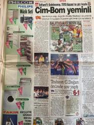 SABAH GAZETESİ DOĞUM GÜNÜ HEDİYESİ - 2 AĞUSTOS 1998 - TAM TAKIM 36 SAYFADIR -Rauf Tamer-Can Bartu-Adnan Aybaba-Baliç-Ohen-Tayfur-Murat Yakin-Toshack-Taffarel-Campbell-Milosevski-Gotusu Alis-Bruce Willis-Gary Oldman-Milla Jovovich-Dustin Hoffman-John Travolta-Keenan Ivory Wayans-Jill Hennessy-Paul Sorvino-Eric Roberts-Adam Sandler-Drew Barrymore-Tinto Brass-Jeremy Irons-Melanie Griffith-Frank Langella-Zeki Müren-Bora-Mahsun  Affı halka sorun-Kafeste dehşet-Bir Birinci Ordu’ya-Beşiktaş şiir gibi-Göteborg casusu maçtaydı-Cim-Bom yeminli-Trabzon G.Doğan önünde şov yaptı-Kumpas-Çılgın Şehir-Evlilik Öpücüğü-5. Element-Lolita-Korkusuz dedektifler-Bora’nın durumu iyi-Çocuklar için dans ettiler-Romantik albüm-Mahsun’dan nasihatler  Karikatür-Bizimcity-Salih Memecan-