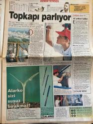 SABAH GAZETESİ DOĞUM GÜNÜ HEDİYESİ - 2 AĞUSTOS 1998 - TAM TAKIM 36 SAYFADIR -Rauf Tamer-Can Bartu-Adnan Aybaba-Baliç-Ohen-Tayfur-Murat Yakin-Toshack-Taffarel-Campbell-Milosevski-Gotusu Alis-Bruce Willis-Gary Oldman-Milla Jovovich-Dustin Hoffman-John Travolta-Keenan Ivory Wayans-Jill Hennessy-Paul Sorvino-Eric Roberts-Adam Sandler-Drew Barrymore-Tinto Brass-Jeremy Irons-Melanie Griffith-Frank Langella-Zeki Müren-Bora-Mahsun  Affı halka sorun-Kafeste dehşet-Bir Birinci Ordu’ya-Beşiktaş şiir gibi-Göteborg casusu maçtaydı-Cim-Bom yeminli-Trabzon G.Doğan önünde şov yaptı-Kumpas-Çılgın Şehir-Evlilik Öpücüğü-5. Element-Lolita-Korkusuz dedektifler-Bora’nın durumu iyi-Çocuklar için dans ettiler-Romantik albüm-Mahsun’dan nasihatler  Karikatür-Bizimcity-Salih Memecan-