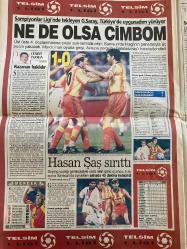 SABAH GAZETESİ DOĞUM GÜNÜ HEDİYESİ - 25 EYLÜL 1999 - TAM TAKIM 30 SAYFADIR -Tayfun Devgioglu-Salih Memecan-Cengiz Çandar-Oğuz Haksever-Serif Turgut-Mehmet Çetingüleç-Nilgün Cerrahoğlu-Ecevit-Yavuz Donat-Selahattin Duman-Rauf Tamer-Ekrem Çatay-Atilla Olgaç-Al Kırca-Erman Toroğlu-Fatih Terim-Kubilay-Hakan Ünsal-Hagi-Hasan Şaş-Cüneyt Tanman-Rıdvan Dilmen-Tayfun-Rüştü-Moshoeu  Kızılay’ı AKUT’a verin-İşini bilmeyen memur-atv bomba gibi-İstediğimizi aldık-Emre seferberliği-G.Saray’a taşlı saldırı-Ne de olsa Cimbom-Hasan Şaş sırttı-Düzen değişti-Yanlış yapmadım-Rüştü’ye tarihi ceza  Karikatür-Bizimcity-Salih Memecan-Karikatür-Canan Hoşgör-Hamdi Alkan-Ebru Şallı-Zeyno-Nebil Özgentürk-Mehmet Calışkan-Arzu Okay-Haluk Ergun-Rutkay Aziz-Vesna Djorgievic  Ebru bir mikrop-Bin ‘Yudum’luk gece  Karikatür