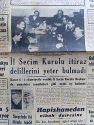 Cumhuriyet Gazetesi - 19 Aralık 1957 - Paris toplantısı yazan Nadir Nadi Başmakale - Paris'te Kıbrıs için mühim müzakereler - Adnan Menderes dün Paris'te Eisenhower'le görüşürken fotoğraf - Kıbrıs için toplantı müsaadesi verilmedi  - Büyük Millet Meclisi dün hadiseli bir toplantı yaptı - kapatılan sendikalar meselesi görüşülürken kavgalar oldu karışıklık 15 dakika sürdü - Kıbrıslı Türklerin yeni ikazı - Batı Trakya Türkleri eziliyor - münazara Türkler ecnebilerle evlenmeli mi evlenmemeli mi fotoğraf - Bir genç kız kendisini iğfal ettiği için 1 yıldır hapishanede yatan gençle evleniyor - Beyazıt meydanı bugün trafiğe açılıyor - Ratip Tahir Burak'ın dünkü duruşması - Haldun dormen tiyatrosu Hedda Gabler piyesine temsile başlamıştır fotoğraf - Fenerbahçe ve Galatasaray Ankara'da Galip - çiçek aşısını kim bulmuş yazan Burhan Felek - Mevlana pulları yüzünden bir dava açılıyor - Devlerin Aşkı filmi başrollerde Elizabeth Taylor Rock Hudson Beyoğlu Lale ve Elhamra sinemasında - Beşiktaş Legia
