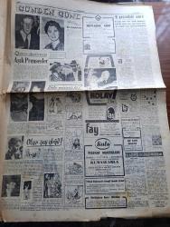 Cumhuriyet Gazetesi - 19 Aralık 1957 - Paris toplantısı yazan Nadir Nadi Başmakale - Paris'te Kıbrıs için mühim müzakereler - Adnan Menderes dün Paris'te Eisenhower'le görüşürken fotoğraf - Kıbrıs için toplantı müsaadesi verilmedi  - Büyük Millet Meclisi dün hadiseli bir toplantı yaptı - kapatılan sendikalar meselesi görüşülürken kavgalar oldu karışıklık 15 dakika sürdü - Kıbrıslı Türklerin yeni ikazı - Batı Trakya Türkleri eziliyor - münazara Türkler ecnebilerle evlenmeli mi evlenmemeli mi fotoğraf - Bir genç kız kendisini iğfal ettiği için 1 yıldır hapishanede yatan gençle evleniyor - Beyazıt meydanı bugün trafiğe açılıyor - Ratip Tahir Burak'ın dünkü duruşması - Haldun dormen tiyatrosu Hedda Gabler piyesine temsile başlamıştır fotoğraf - Fenerbahçe ve Galatasaray Ankara'da Galip - çiçek aşısını kim bulmuş yazan Burhan Felek - Mevlana pulları yüzünden bir dava açılıyor - Devlerin Aşkı filmi başrollerde Elizabeth Taylor Rock Hudson Beyoğlu Lale ve Elhamra sinemasında - Beşiktaş Legia