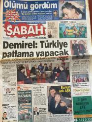 SABAH GAZETESİ DOĞUM GÜNÜ HEDİYESİ - 25 ARALIK 1999 -TAM TAKIM 40 SAYFADIR -Ebru Gündeş-Kenan Erçetingöz-Demirel-Füsunoğlu-Güngör Mengi-Tayfun Devecioglu-Yavuz Donat-Salih Memecan-Sezen-Ali Kırca-Erzik-Şenes Erzik-Can Bartu-Feyyaz Uçar-Ahmet Dursun-Ertuğrul Karavazan-Briegel-Yılmaz Vural-Sergen-Tugay-Hami-Ozyazıcı-Ronaldo-Rivaldo-Hikmet Karaman-Zdrakov-İlker Ateş-Seedorf-Hoon-Yılmaz-Serdar Ortaç-Cem Özer-Sahsenem-Fedon-Azize-Kenan Doğulu-Deniz Seki-Kibariye-Emrah-Ersin Utku-İzel-Mazhar Fuat Özkan  Ölümü gördüm-Demirel: Türkiye patlama yapacak-Erzik Yıldırım dedi-Yabancı krizi-Ahmet oruç bozdu-Zor daha güzeldir-Noel Baba Fatih Terim-Sergen işi tamam-Hami’ye özgürlük-İstanbul son şans-Kafeste dehşet-Beşiktaş şiir gibi-Cim-Bom yeminli-Trabzon G.Doğan önünde şov yaptı-Korkusuz dedektifler -Candan Erçetin-Fedon-Nesrin Topkapı-Bilal-Rober Hatemo-Taner-Hakan-Hande-Pınar Altınok-Osman Narin-Süheyla-Eda-Samer-Mezzen Tulga-İhsan Kayral-Süleyman Seba-Aziz Yıldırım  Reyting Hamdi-Küçük Kahraman