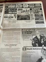 SABAH GAZETESİ DOĞUM GÜNÜ HEDİYESİ - 25 ARALIK 1999 -TAM TAKIM 40 SAYFADIR -Ebru Gündeş-Kenan Erçetingöz-Demirel-Füsunoğlu-Güngör Mengi-Tayfun Devecioglu-Yavuz Donat-Salih Memecan-Sezen-Ali Kırca-Erzik-Şenes Erzik-Can Bartu-Feyyaz Uçar-Ahmet Dursun-Ertuğrul Karavazan-Briegel-Yılmaz Vural-Sergen-Tugay-Hami-Ozyazıcı-Ronaldo-Rivaldo-Hikmet Karaman-Zdrakov-İlker Ateş-Seedorf-Hoon-Yılmaz-Serdar Ortaç-Cem Özer-Sahsenem-Fedon-Azize-Kenan Doğulu-Deniz Seki-Kibariye-Emrah-Ersin Utku-İzel-Mazhar Fuat Özkan  Ölümü gördüm-Demirel: Türkiye patlama yapacak-Erzik Yıldırım dedi-Yabancı krizi-Ahmet oruç bozdu-Zor daha güzeldir-Noel Baba Fatih Terim-Sergen işi tamam-Hami’ye özgürlük-İstanbul son şans-Kafeste dehşet-Beşiktaş şiir gibi-Cim-Bom yeminli-Trabzon G.Doğan önünde şov yaptı-Korkusuz dedektifler -Candan Erçetin-Fedon-Nesrin Topkapı-Bilal-Rober Hatemo-Taner-Hakan-Hande-Pınar Altınok-Osman Narin-Süheyla-Eda-Samer-Mezzen Tulga-İhsan Kayral-Süleyman Seba-Aziz Yıldırım  Reyting Hamdi-Küçük Kahraman