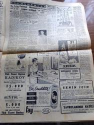 Cumhuriyet Gazetesi - 18 Aralık 1957 - NATO konferansında dün ilk ihtilaf çıktı - Bağdat Paktı namına NATO'dan talebimiz - Amerika kıtalar arası 5000 mil menzilli füzeyi dün attı - Kıbrıs'ta Rumlar yeni vali Foot ile anlaşıyorlar - Kıbrıs Türktür cemiyetine dair soru önergesi - tersaneler İstanbul'dan nakledilecek - boğazdan geçen rus gemileri - Mevlana pulları satışı dün hadiselerle başladı - basketbol teşvik turnuvasında Fenerbahçe şampiyon oldu fotoğraf - 20. Asırda Hakiki Bir Robenson Nakleden Cemalettin Saraçoğlu yazı dizisi - Cahide Sonku İhsan Doruk Davası - Pakistan hükümeti resmen açıklandı - Yakup Kadri Karaosmanoğlu Atatürk'e dair bir konuşma yaptı - sebepler ve neticeler yazan Burhan Felek - değirmenci güzeli filmi Saray sinemasında - çölde bir İstanbul kızı başrolde Belgin Doruk Turan Seyfioğlu Ferah Ve Azak sinemasında - Beşiktaş Legia ile maç yapacak - Galatasaray Vestras bugün karşılaşıyor - Mümtaz Bolmen Yarın yüzecek - yeni merkez ceza heyeti reisi Akif Tunçal