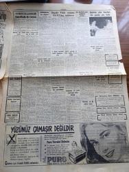 Cumhuriyet Gazetesi - 18 Aralık 1957 - NATO konferansında dün ilk ihtilaf çıktı - Bağdat Paktı namına NATO'dan talebimiz - Amerika kıtalar arası 5000 mil menzilli füzeyi dün attı - Kıbrıs'ta Rumlar yeni vali Foot ile anlaşıyorlar - Kıbrıs Türktür cemiyetine dair soru önergesi - tersaneler İstanbul'dan nakledilecek - boğazdan geçen rus gemileri - Mevlana pulları satışı dün hadiselerle başladı - basketbol teşvik turnuvasında Fenerbahçe şampiyon oldu fotoğraf - 20. Asırda Hakiki Bir Robenson Nakleden Cemalettin Saraçoğlu yazı dizisi - Cahide Sonku İhsan Doruk Davası - Pakistan hükümeti resmen açıklandı - Yakup Kadri Karaosmanoğlu Atatürk'e dair bir konuşma yaptı - sebepler ve neticeler yazan Burhan Felek - değirmenci güzeli filmi Saray sinemasında - çölde bir İstanbul kızı başrolde Belgin Doruk Turan Seyfioğlu Ferah Ve Azak sinemasında - Beşiktaş Legia ile maç yapacak - Galatasaray Vestras bugün karşılaşıyor - Mümtaz Bolmen Yarın yüzecek - yeni merkez ceza heyeti reisi Akif Tunçal