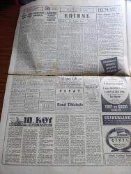 Cumhuriyet Gazetesi - 27 Kasım 1960 - Doğru Yoldayız Yazan Nadir Nadi Başmakale - 147'lerin Üniversiteye Alınıp Alınmama Mevzuu Yeni Safhada -  Milli Eğitim Bakanı Bedrettin Tuncel'in Gazetemize Verdiği Beyanat fotoğraf - milli birlik komitesi basın sözcüsü Baha Vefa Karatay basın toplantısında fotoğraf -Düşük Meclis Başkanı Refik Koraltan Dünkü Duruşmada Savunmasını Yaparken Fotoğraf - Bölge Tiyatroları İçin Faaliyete Geçildi - Nedim Ökmen Kararı Dinliyor Fotoğraf - Pakistan Profesör Nihat Tarlan'a Nişan Verdi - 10. Köy Yazan Fakir Baykurt Yazı Dizisi -  Yugoslavya Afrika'da Yabancı Askeri Üsleri Kurulmasına Taraftar Değil - Haftanın Şakaları Yazan Burhan Felek - Milli Takım Bugün Bulgaristan İle Karşılaşıyor - Futbol Federasyonu Milli Maç Tekliflerini Bildirdi - Beden Terbiyesi Umum Müdürü Bekir Silahçılar Sporculara Af Kararını Dün Açıkladı - Bulgaristan Maçını Radyolar Veriyor - Fenerbahçe Edirne'de Kurtuluş Kupasını Kazandı  - B Milli Takım bugün yapacağı maçtan ümitli fotoğraf