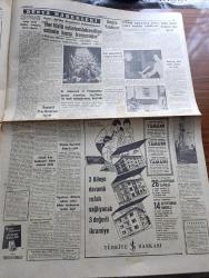Cumhuriyet Gazetesi - 27 Kasım 1960 - Doğru Yoldayız Yazan Nadir Nadi Başmakale - 147'lerin Üniversiteye Alınıp Alınmama Mevzuu Yeni Safhada -  Milli Eğitim Bakanı Bedrettin Tuncel'in Gazetemize Verdiği Beyanat fotoğraf - milli birlik komitesi basın sözcüsü Baha Vefa Karatay basın toplantısında fotoğraf -Düşük Meclis Başkanı Refik Koraltan Dünkü Duruşmada Savunmasını Yaparken Fotoğraf - Bölge Tiyatroları İçin Faaliyete Geçildi - Nedim Ökmen Kararı Dinliyor Fotoğraf - Pakistan Profesör Nihat Tarlan'a Nişan Verdi - 10. Köy Yazan Fakir Baykurt Yazı Dizisi -  Yugoslavya Afrika'da Yabancı Askeri Üsleri Kurulmasına Taraftar Değil - Haftanın Şakaları Yazan Burhan Felek - Milli Takım Bugün Bulgaristan İle Karşılaşıyor - Futbol Federasyonu Milli Maç Tekliflerini Bildirdi - Beden Terbiyesi Umum Müdürü Bekir Silahçılar Sporculara Af Kararını Dün Açıkladı - Bulgaristan Maçını Radyolar Veriyor - Fenerbahçe Edirne'de Kurtuluş Kupasını Kazandı  - B Milli Takım bugün yapacağı maçtan ümitli fotoğraf