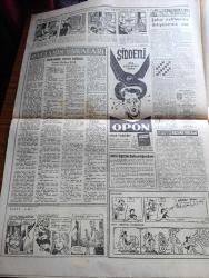 Cumhuriyet Gazetesi - 27 Kasım 1960 - Doğru Yoldayız Yazan Nadir Nadi Başmakale - 147'lerin Üniversiteye Alınıp Alınmama Mevzuu Yeni Safhada -  Milli Eğitim Bakanı Bedrettin Tuncel'in Gazetemize Verdiği Beyanat fotoğraf - milli birlik komitesi basın sözcüsü Baha Vefa Karatay basın toplantısında fotoğraf -Düşük Meclis Başkanı Refik Koraltan Dünkü Duruşmada Savunmasını Yaparken Fotoğraf - Bölge Tiyatroları İçin Faaliyete Geçildi - Nedim Ökmen Kararı Dinliyor Fotoğraf - Pakistan Profesör Nihat Tarlan'a Nişan Verdi - 10. Köy Yazan Fakir Baykurt Yazı Dizisi -  Yugoslavya Afrika'da Yabancı Askeri Üsleri Kurulmasına Taraftar Değil - Haftanın Şakaları Yazan Burhan Felek - Milli Takım Bugün Bulgaristan İle Karşılaşıyor - Futbol Federasyonu Milli Maç Tekliflerini Bildirdi - Beden Terbiyesi Umum Müdürü Bekir Silahçılar Sporculara Af Kararını Dün Açıkladı - Bulgaristan Maçını Radyolar Veriyor - Fenerbahçe Edirne'de Kurtuluş Kupasını Kazandı  - B Milli Takım bugün yapacağı maçtan ümitli fotoğraf
