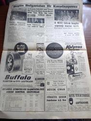 Cumhuriyet Gazetesi - 27 Kasım 1960 - Doğru Yoldayız Yazan Nadir Nadi Başmakale - 147'lerin Üniversiteye Alınıp Alınmama Mevzuu Yeni Safhada -  Milli Eğitim Bakanı Bedrettin Tuncel'in Gazetemize Verdiği Beyanat fotoğraf - milli birlik komitesi basın sözcüsü Baha Vefa Karatay basın toplantısında fotoğraf -Düşük Meclis Başkanı Refik Koraltan Dünkü Duruşmada Savunmasını Yaparken Fotoğraf - Bölge Tiyatroları İçin Faaliyete Geçildi - Nedim Ökmen Kararı Dinliyor Fotoğraf - Pakistan Profesör Nihat Tarlan'a Nişan Verdi - 10. Köy Yazan Fakir Baykurt Yazı Dizisi -  Yugoslavya Afrika'da Yabancı Askeri Üsleri Kurulmasına Taraftar Değil - Haftanın Şakaları Yazan Burhan Felek - Milli Takım Bugün Bulgaristan İle Karşılaşıyor - Futbol Federasyonu Milli Maç Tekliflerini Bildirdi - Beden Terbiyesi Umum Müdürü Bekir Silahçılar Sporculara Af Kararını Dün Açıkladı - Bulgaristan Maçını Radyolar Veriyor - Fenerbahçe Edirne'de Kurtuluş Kupasını Kazandı  - B Milli Takım bugün yapacağı maçtan ümitli fotoğraf