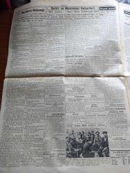 Cumhuriyet Gazetesi - 26 Ağustos 1939 - balkanlılar ciddi karar günlerindedirler Yazan Yunus Nadi Başmakale - Beynelmilel Vaziyetin İnkişafı - İngiltere ile Lehistan arasında Dün karşılıklı yardım Paktı imzalandı - Varşova'da bir rivayet yazan Nadir Nadi - Hitler'in kati kararı - Führer Sefirlere Almanya'nın sabrın tükendiğini söyledi - İngiliz başvekili Çemberlayn Ve İngiltere'nin Berlin elçisi Hendersun fotoğraf - tarihi roman Buhara güneşi yazan Orhan Rahmi - Zafer Bayramı yıldönümü sebebiyle memleketin her yerinde törenler düzenlenecek - bira buhranı devam ediyor - Kadeş vapuru geldi - İş Bankasının 15. Yıldönümü - Kahraman ordumuzun geçit resminden fotoğraflar - Büyük Mareşal Fevzi Çakmak'ın Kahraman orduya selamı fotoğraf - Korgeneral Salih Omurtak geçit resminde fotoğraf - bu akşamki radyo programı - İstanbul karması bugün Beyoğlusporla karşılaşıyor - boks oyuncak olmaktan kurtulmalı - Moskova'daki Alman heyeti şerefine ziyafet - Menşure Tunay Beyaz Parkta - Laksan Revüsü İncide