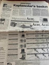 SABAH GAZETESİ DOĞUM GÜNÜ HEDİYESİ - 3 ARALIK 1998 -TAM TAKIM 32 SAYFADIR -Suat-Ecevit-Çiller-Kutan-Baykal-Yavuz Donat-Sibel Can-Selahattin Duman-Erman Toroğlu-Fatih Terim-Hıncal Uluç-Zekeriya Alp-Can Bartu-Coşkun Özarı-Vedat-Conte-Hagi-Veisser-Suat-İskender Günen-Milne-Preko-Erhan-İlyas-Mehmet Zengin-Amokachi-Zülfü Livaneli-Güzel Ayşe-Kemal Kocabaş  Muhteşem bücür-3 formül-Galatasaray-Kahraman-Vedat ile Conte kapıştı-Trabzon pes etti-Bolu’dan kaçış yok-Kalbi dayanmadı  Karikatür-Bizimcity-Salih Memecan-Bilge Akın-Marziye-Gülben Ergen-Hüsnü Mübarek-Recai Kutan-Esra Ceyhan  Babaevi’nde aşk çıkmazı-Türkiye’de kadın olmak-Marziye ölümle burun buruna-Beyaz Show’da göbekler yanışıyor-Hüsnü Mübarek’le çok özel söyleşi-Recai Kutan’la enine boyuna-Tecavüz ile gelen psikolojik değişimler