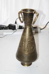 SÜPER EL YAPIMI ÜZERİ KABARTMA İŞÇİLİKLİ BÜYÜK BOY ANTİKA  VAZO YENİ ÜRÜN DEĞİL ESKİ DÖNEM ANTİKA (KİTAP RAF