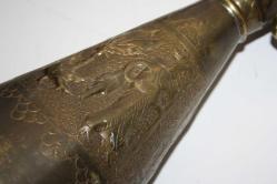 SÜPER EL YAPIMI ÜZERİ KABARTMA İŞÇİLİKLİ BÜYÜK BOY ANTİKA  VAZO YENİ ÜRÜN DEĞİL ESKİ DÖNEM ANTİKA (KİTAP RAF