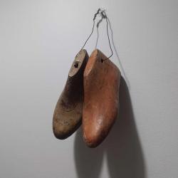 Eski dönem, 2 farklı ahşap ayakkabıcı kalıbı.