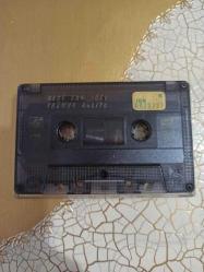 NEŞE KARABÖCEK * YAĞMUR AĞLIYOR / KASET