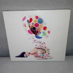 Cd Nil Karaibrahimgil ben buraya çıplak geldim albümü. Orijinal. Dinlemeyi etkilemeyen çizikler var