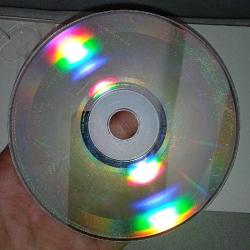 Cd Nil Karaibrahimgil ben buraya çıplak geldim albümü. Orijinal. Dinlemeyi etkilemeyen çizikler var