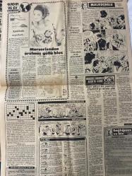 TERCÜMAN GAZETESİ - 24 NİSAN 1985 - SADECE 6 SAYFADIR -Özal-Celal Bayar-Halim Alyot-Nazlı Ilıcak-Ahmet Kabaklı-Mehmet Bahri Ergene-Rauf Tamer-Kasım Önadım-Hasan Gedik-Belma Aksun-Ayhan Başoğlu-Sakıp Sabancı-Mübeccel V. Özsezgin-Milabi Özyoruk-Erdin Uygur-Başbakan Turgut Özal “Kabinede değişiklik yok” dedi ve ekledi-Gazetecileri atlatmaktan zevk alıyorum-Demokraside 65. yılımızı kutladık-Meclis’te iki çınar-Tarih 65 yıl sonra canlandı-Konsey’de solcu oyunu bozuldu-River Clyde’in hikayesi-Şair Panos gözyaşları arasında toprağa verildi-Panos’tan 2 dörtlük-Ermeniler’in gösteri günü-Metris’teki mahkumlar çocuklarıyla hasret giderdi-Bulgarlar’a göre Yusufçu casus değil-Sünnet ayet ve demokrasinin kollaması-Yalanlar mezarlığı-80 bin asker çıkarmaya hazırlanıyor-Halk Bankası kredi vermekte yetersiz kaldı-İpekböcekçiliği darboğaza girdi-Üretici tavuğunu kesime gönderiyor-ABD’de Türk gemilerine yük verilmiyor-İngilizler “etobur”luktan vazgeçiyor-Merserizeden örülmüş güllü bluz-Malkoçoğlu Ayhan B