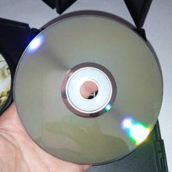 Dvd LOTR lord of the rings Yüzüklerin Efendisi 1-2-3 Dvd seti. Orijinal. 2 diskli versiyon. Türkçe dublaj ve altyazı seçenekli. Yüzük Kardeşliği; Diskler 10 üzerinden 9-9.5 İki Kule; Diskler 10 üzerinden 9-9.5 Kralın Dönüşü; Diskler 10 üzerinden film cd si 8 sorunsuz çalışıyor. bonus cd 9.5 koleksiyonluk