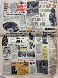 TERCÜMAN GAZETESİ - 9 MAYIS 1972 - SADECE 8 SAYFADIR -İnönü-Ecevit-Kemal Satır-Kemal Ilıcak-Ahmet Kabaklı-Rauf Tamer-Cemal User-Sadettin Mirza-Balcıoğlu-İsmet Paşa-Ürgüplü-Demirel-Züleyha Münir-Kara Ahmet-Mürşit Sıradağ-Sabah Ayhan-Murat Sertoğlu-Halil Kıvanç-Beckenbauer-Bobby Moore-Berger-Doğan Pursun-Güven Taner-Orhan Ayhan-Yusuf Mergen-İnönü istifasını geri almıyor-Balcıoğlu’nun fırçasından kurultayın son günü-Yeni hükümet için partiler Ürgüplü’ye evet diyecekler-Tercüman tam hayat kampanyasına katıldıktan 14 gün sonra öldü-Sadettin Mirza’nın geride bıraktığı eşi ve 3 çocuğuna 46065 lira ödendi-Demirel Karan millet vermeli-Gün ışığında Allah’ın söylettiği-Giyinmenin sıhhi esasları-Brakınız ünsüzü-İsrail elçisinin Amerikalı Musevilere bir tavsiyesi-2 kardeş annelerini öldürdü-Akhisar’da trafik kazası sonucu dört kişi öldü-Apollo 16’nın yakıt boşaltılırken patlama oldu 46 kişi yaralandı-Kara Ejder-Volga Volga-Krallar arasında Almanya Wembley’de mucize yarattılar-Ender’i bir Türk kulüb