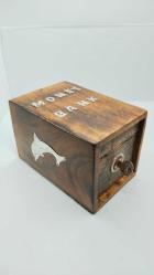 AHŞAP KUMBARA TAMAMEN EL İŞÇİLİĞİDİR,1990 LAR ANAHTARLI ÇOK ENDER MONEY BANK 467