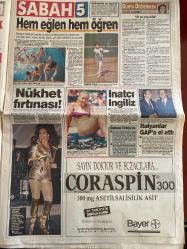 SABAH GAZETESİ DOĞUM GÜNÜ HEDİYESİ - 22 HAZİRAN 1992 - TAM TAKIM 18 SAYFADIR -Şevket Çubuk-Ömer Odabaşı-Filiz Akın-Hasan Demir-Süleyman Demirel-Theodorakis-Ramazan Öztürk-Mazlum Kiper-Sarışın Afet-Max Zarman-Laurence Olivier-Bruce Boxleitner-Lindsay Wagner-Marlie Matlin-Erdoğan Sevgin-Mesut Arda-Sebo-Turgay Şeren-Yavuz Gürel-Riedle-Yavuz Gönenç-Nükhet Duru-Çiğdem Yücesoy-Zülfü Livaneli-Holly Simi-Roberto Mancini-Süleyman Demirel-Bülent Ecevit  İşte elebaşları-Paralar nerede?-Suç ortağı tefeci kadın-Demirel’in ince hesabı-Ege’nin 2 yakası Efes’te buluştu-Özal’ın Koyu’nu kirleten Fransızlar para arıyor-SSK’lı hasta başının çaresine bakacak-Bizimcity-Modern Tıp ve Kadın-Basın Dünyası-Açık oturumun perde arkası-Arkası Yarın’larda 3 olay-Çılgın ihtiras-Yalnızca Maria-Yalan Rüzgarı-Rodrigo’nun gücü-Ölüme Yolculuk-Karanlık Adalet-Teleon’da Eşref Kolçak filmleri-3 yeni dizi daha-Sessiz Ortak-Patagonya Kralı-Cententen Bin-Kızlar Yurdu-Süheyla’nın başı dertte-Sizinzkiler-Novak Operasyonu-Fener N