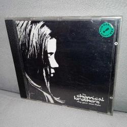 Cd The Chemical Brothers dig your own hole. Orijinal 1997 İtalya baskı. Dinlemeyi etkilemeyen çizikler var sorunsuz çalışıyor.