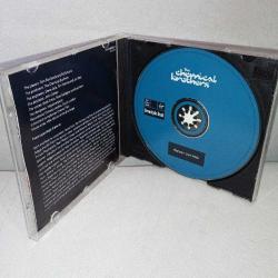 Cd The Chemical Brothers dig your own hole. Orijinal 1997 İtalya baskı. Dinlemeyi etkilemeyen çizikler var sorunsuz çalışıyor.