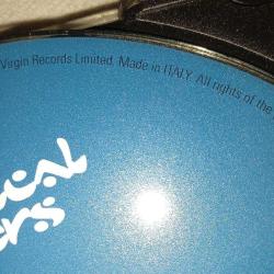 Cd The Chemical Brothers dig your own hole. Orijinal 1997 İtalya baskı. Dinlemeyi etkilemeyen çizikler var sorunsuz çalışıyor.