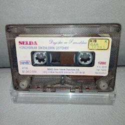 Kaset Selda Bağcan Yürüyorum Dikenlerin Üstünde. deyişler ve semahlar. orijinal Uzelli 1987 Kağıt Baskı.