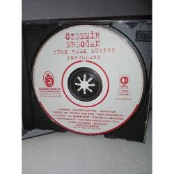 Cd Özdemir Erdoğan Türk halk müziği yorumları albümü. Orijinal 1995 kırmızı bandrollü dönem baskı albüm. Disk 10 üzerinden 9 koleksiyonluk