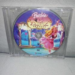 Vcd Barbie 12 dans eden prenses. Orijinal. Türkçe dublaj. Kartoneti yok. Çalışmasına engel olmayan yoğun çizikler var. Baştan sona sorunsuz çalışıyor