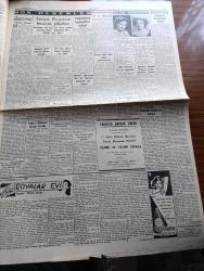 Cumhuriyet Gazetesi - 12 Ağustos 1951 - tatile girerken yazan Nadir Nadi Başmakale - ara seçimleri için partilerin hazırlığı - millet partisinin Dün Çeşmemeydanında yaptığı toplantıda bulunanlar x işaretli Sadık Aldoğan fotoğraf - Rusya hesabına casusluk - Kore'ye daha fazla asker göndermiyoruz - Kore değiştirme Birliği şerefine verilen kokteyl fotoğraf - Ürdün kralının katilleri Tevkif edilen 8 kişi - halkevleri kanunu yürürlüğe girdi - Fransız hükümeti Nihayet kuruldu - coğrafya Kongresi Dün toplandı - Mısır Kralı Faruk kumarda kaybediyor - Lido'da yapılan  İstanbul yüzme birincilikleri fotoğraf - mahkemelerde gördüklerimiz yazan Cevat Fehmi Başkut - haftanın şakaları yazan Burhan Felek - ahşap yazan Falih Rıfkı Atay - rüyalar evi yazan Peride Celal Yazı Dizisi - güzellik müsabakamız Perihan Giray ve Melahat Akaydın fotoğraf - Etibank'ın yaptıracağı işler için Marshall planından yeni tahsisat - Gül Kupası atletizm müsabakaları - İstanbul Ankara Radyosu programı - Müzeyyen Senar