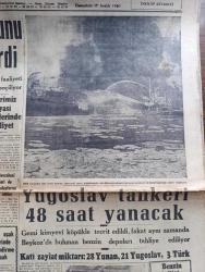 Cumhuriyet Gazetesi - 17 Aralık 1960 - Kurucu Meclis Kanunu Dün Meriyete Girdi - Nüfus Artışı İle İlgili Seminer - Şeyhlerle Ağaların Nakilleri Başladı - Yugoslav Peter Zaroviç Tankeri 48 Saat Yanacak fotoğraf - Topkapı Hadiseleri Duruşmasında Gazeteciler Şahitlik Ettiler -  Ege Üniversitesi Öğrencileri De Cezayir Olaylarını Protesto Ettiler - Orman Yakma Ve Irza Geçme Suçları Kanun Tasarısı Milli Birlik Komitesi Genel Kurulunda - 10. Köy Yazan Fakir Baykurt Yazı Dizisi - Atatürk'ün Akaretlerde Oturduğu Ev - İsrail'de Nükleer Bomba Yapacak Duruma Gelmiş - Apikoğlu Sucuk - Ünlü Opera Sanatçısı Maria Callas fotoğraf - 1959 1960 Yunus Nadi Armağanı Dil Davamız İkinci Büyük Atılım Yazan Cemal Gürlek - 1958 Dünya Kupasını Kazanan Takım Brezilya Fotoğraf - Gündüz Kılıç'ın Unutamadığı An - Jeppson'a Göre En İyi 10 Takım  - Atletico Madrid Garincha'ya 1,5 Milyon Veriyor - Fenerbahçe Feriköy Maçı - Galatasaray Kasımpaşa Maçı -  galatasaraylılar dün yaptıkları son antrenmanda -Arçelik gaz sobası