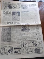 Cumhuriyet Gazetesi - 17 Aralık 1960 - Kurucu Meclis Kanunu Dün Meriyete Girdi - Nüfus Artışı İle İlgili Seminer - Şeyhlerle Ağaların Nakilleri Başladı - Yugoslav Peter Zaroviç Tankeri 48 Saat Yanacak fotoğraf - Topkapı Hadiseleri Duruşmasında Gazeteciler Şahitlik Ettiler -  Ege Üniversitesi Öğrencileri De Cezayir Olaylarını Protesto Ettiler - Orman Yakma Ve Irza Geçme Suçları Kanun Tasarısı Milli Birlik Komitesi Genel Kurulunda - 10. Köy Yazan Fakir Baykurt Yazı Dizisi - Atatürk'ün Akaretlerde Oturduğu Ev - İsrail'de Nükleer Bomba Yapacak Duruma Gelmiş - Apikoğlu Sucuk - Ünlü Opera Sanatçısı Maria Callas fotoğraf - 1959 1960 Yunus Nadi Armağanı Dil Davamız İkinci Büyük Atılım Yazan Cemal Gürlek - 1958 Dünya Kupasını Kazanan Takım Brezilya Fotoğraf - Gündüz Kılıç'ın Unutamadığı An - Jeppson'a Göre En İyi 10 Takım  - Atletico Madrid Garincha'ya 1,5 Milyon Veriyor - Fenerbahçe Feriköy Maçı - Galatasaray Kasımpaşa Maçı -  galatasaraylılar dün yaptıkları son antrenmanda -Arçelik gaz sobası