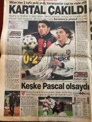 SABAH GAZETESİ DOĞUM GÜNÜ HEDİYESİ - 25 EKİM 2000 - TAM TAKIM 36 SAYFADIR -Teoman-Usame Bin Ladin-Peter Arnett-Ahmet Necdet Sezer-Ali Eren-Scala-Ahmet Dursun-Serdar Bilgili-Şeref Tribünü-Hakan-Suat Kaya-Elvir Boliç-Mustafa Denizli-Mustafa Doğan-Ali Güneş-Nuri Bulak-Avni Aker  Ege’de U dönüşü-Çomak sokan olmazsa Tantan temizler-İncirlik Üssü’nde kırmızı alarm-Filistin askısı koltuktan etti-Ünlü gazeteci Peter Arnett Sabah’ta-Gücümüz bu kadar-Kartal çakıldı-Keşke Pascal olsaydı-Hakan’a kanca-Barça 1 puanı uzatmada kurtardı-Beşiktaş sen bizim her şeyimizsin-Baliç kadrodışı-Beni yıkamazlar-Mustafa Doğan ispat ederlerse bırakırım-Avni Aker’de seriye devam  Bizimcity-Karikatür-Salih Memecan-Tuncay Özilhan-Ahmet Nazif Zorlu-Temel Atay-Hasan Arat-Sezgin Bayraktar-Ishak Alaton-Mehmet Şuhubi-Hamdi Akın-Zafer Çağlayan-Leyla Şen  Şimdi çalışma zamanı-Türkiye ile bizim de ufkumuz açıldı-Karakış bitti bahar başlıyor-En büyük belirsizlik ortadan kalktı-Yönümüzü daha net belirliyoruz-Artık önümüzü gör