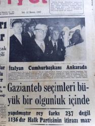 Cumhuriyet Gazetesi - 12 Kasım 1957 - Demokrat Parti CHP Meclis Grupları Aynı Gün İçtima Edecekler - İtalyan Cumhurbaşkanı Gioavanni Gronchi Ankara'da fotoğraf - İhsan Doruk'un Cahide Aleyhine Açtığı Davaya Dün Başlandı - Pul Sergisi Açıldı - İsmet İnönü İyileşiyor - Gaziantep seçimleri büyük bir olgunluk içinde yapılmıştır - Seni Sevmek Kaderdir Yazan Sinclair Levis - devrimizin sinirlilikleri yazan Profesör Doktor Rasim Adasal - gençlik tiyatrosunun temsilleri -   Dünya Bankası Süveyş Kanalı İhtilafında Aracı - Elektrikli Balık - Yağlıboya Nasıl Kullanılır -  iki denizaltımız Pakistan'a gitti - Ingrid Bergman İlk Defa Komedi Filmi Çevirecek - Galatasaray Dün On Kişi İle Antrenmanda fotoğraf - Federasyon Kupasına Yarın Dolmabahçe Devam Edilecek - Fenerbahçeli Ergun Öztuna İyileşiyor - Jozef Monel Öldü - Fahrettin Kerim Gökay Bern Elçiliğine Tayinini Teyid Etmedi - Kamil su eski eserler ve Müzeler Genel Müdürü oldu - Kula kumaşları - Ankara İstanbul radyosu programı