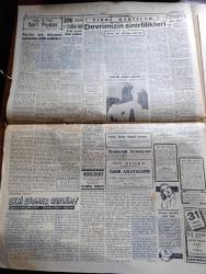 Cumhuriyet Gazetesi - 12 Kasım 1957 - Demokrat Parti CHP Meclis Grupları Aynı Gün İçtima Edecekler - İtalyan Cumhurbaşkanı Gioavanni Gronchi Ankara'da fotoğraf - İhsan Doruk'un Cahide Aleyhine Açtığı Davaya Dün Başlandı - Pul Sergisi Açıldı - İsmet İnönü İyileşiyor - Gaziantep seçimleri büyük bir olgunluk içinde yapılmıştır - Seni Sevmek Kaderdir Yazan Sinclair Levis - devrimizin sinirlilikleri yazan Profesör Doktor Rasim Adasal - gençlik tiyatrosunun temsilleri -   Dünya Bankası Süveyş Kanalı İhtilafında Aracı - Elektrikli Balık - Yağlıboya Nasıl Kullanılır -  iki denizaltımız Pakistan'a gitti - Ingrid Bergman İlk Defa Komedi Filmi Çevirecek - Galatasaray Dün On Kişi İle Antrenmanda fotoğraf - Federasyon Kupasına Yarın Dolmabahçe Devam Edilecek - Fenerbahçeli Ergun Öztuna İyileşiyor - Jozef Monel Öldü - Fahrettin Kerim Gökay Bern Elçiliğine Tayinini Teyid Etmedi - Kamil su eski eserler ve Müzeler Genel Müdürü oldu - Kula kumaşları - Ankara İstanbul radyosu programı