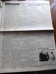 Cumhuriyet Gazetesi - 4 Mart 1939 - bizim hürriyetimiz yazan Nadir Nadi Başmakale - İsmet İnönü Dün de dolmabahçe'de halkla temaslarına devam etti fotoğraflar - İsmet İnönü Dün dolmabahçe'de bir deri taciriyle görüşürken salonun umumi manzarası fotoğraf - dün geceki yangın Ateş Sultanhamamında Atabek hanından çıktı fotoğraf - eski İstanbul valisi ve belediye reisi Muhiddin Üstündağ'ın avukatı dün müdafaasını yaptı fotoğraf - İstanbul'un imarında evvela neler yapılmalı - tarihte büyük deniz muharebeleri nakleden Abidin Daver Yazı Dizisi - Yugoslav Afyon satış antlaşması - Şile'de on üç mektep daha açılıyor - Anadolu notları yazan Reşat Nuri Güntekin Yazı Dizisi - hariciye vekili Şükrü Saraçoğlu savarona yatıyla yunanistan'dan İstanbul'a dönmüştür fotoğraf - Celal Müsahiboğlunun bir kavuk devrildi filmi Alemdar ve milli sinemada - Zoro kamçılı Adam filmi pangaltı Tepeüstü akın Sinemasında - Fuat köprülü'nün 25. İlim yılı hakemlerimizin bu mevsimde aldıkları para - Galatasaray