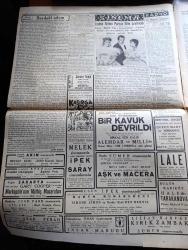 Cumhuriyet Gazetesi - 4 Mart 1939 - bizim hürriyetimiz yazan Nadir Nadi Başmakale - İsmet İnönü Dün de dolmabahçe'de halkla temaslarına devam etti fotoğraflar - İsmet İnönü Dün dolmabahçe'de bir deri taciriyle görüşürken salonun umumi manzarası fotoğraf - dün geceki yangın Ateş Sultanhamamında Atabek hanından çıktı fotoğraf - eski İstanbul valisi ve belediye reisi Muhiddin Üstündağ'ın avukatı dün müdafaasını yaptı fotoğraf - İstanbul'un imarında evvela neler yapılmalı - tarihte büyük deniz muharebeleri nakleden Abidin Daver Yazı Dizisi - Yugoslav Afyon satış antlaşması - Şile'de on üç mektep daha açılıyor - Anadolu notları yazan Reşat Nuri Güntekin Yazı Dizisi - hariciye vekili Şükrü Saraçoğlu savarona yatıyla yunanistan'dan İstanbul'a dönmüştür fotoğraf - Celal Müsahiboğlunun bir kavuk devrildi filmi Alemdar ve milli sinemada - Zoro kamçılı Adam filmi pangaltı Tepeüstü akın Sinemasında - Fuat köprülü'nün 25. İlim yılı hakemlerimizin bu mevsimde aldıkları para - Galatasaray