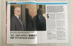 YENİ AKTÜEL – SAYI 36 – 29 ARALIK 2004 / 4 OCAK 2005 – ÖZEL YILBAŞI SAYISI – 98 SAYFA – MEHMET ÖZ: “GELECEK ALTERNATİF TIBBIN” – PROF. DR. AHMET ERCAN’IN BÜYÜK SIRRI: TMSF ADINA UZANLAR’IN MEKANLARINDA BELGE ARARKEN – 17 ARALIK ZİRVESİNE KATILAN GAZETECİLERİN AĞZINDAN EKRANA YANSIMAYANLAR – SERDAR ORTAÇ: “AŞKTAN BAŞKA BİR ŞEY ALMAZLAR” – HERKESE BEDAVA “KANSERLE SAVAŞ” VCD’Sİ – 2004 FUTBOL RAPORU – TÜRKİYE’DE VE DÜNYADA YILIN ÖNE ÇIKAN İSİMLERİ, OLAYLARI, KAYIPLARI, 2005 TRENDLERİ – YILIN EN İYİ ALBÜMLERİ, FİLMLERİ, MEKANLARI – YILBAŞI ÖNERİLERİ – “NOEL BABA KOSTÜMÜYLE SOYGUN” HABERLERİ – DERGİ GAFI: OKUR HABERİ 2003’TEN – “HAFTANIN LAFI”: PARIS HILTON – “HAFTANIN ALBÜMÜ”: LEBLEBİ ERSOY VE LEBLEBİLERİ – ASTROLOGLAR KAZANAN, HEDİYE DAĞITICILARI KAYBEDEN – KISA HABERİN ANATOMİSİ: KÜTAHYA SİMAV’DA SINIF BOYAMA – “SİKEN BİRAZ ASABİ OLABİLİYOR” – “ZİYA DEDE ÇOK KOREKT BİR İNSANDI” – “BEN ALMANYA’YA ÇOK SIK GİDERİM” – “FENERBAHÇE OLARAK SPARTA’DA YENECEĞİZ” – “TÜRKİYE’DE MİLYARLARCA EV OFİS